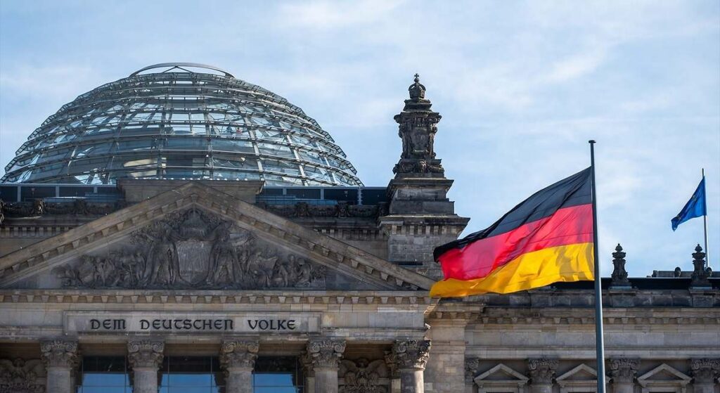 Merz defiende su plan de "jubilación activa voluntaria" para prolongar la vida laboral en Alemania