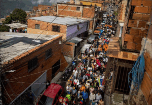 Micro marchas chavistas en comunidades para respaldar a Maduro