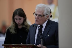 Miguel Uribe Londoño ocupará el lugar de su hijo en disputa presidencial de Colombia
