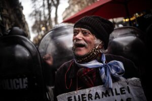 Milei veta tres leyes en beneficio de los jubilados para evitar «viejas prácticas inconducentes» | europapress.es