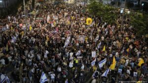 Miles piden en Tel Aviv el fin de la guerra en Gaza – DW – 17/08/2025