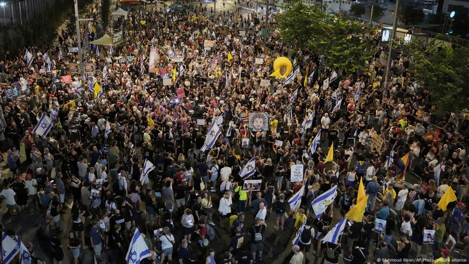 Miles piden en Tel Aviv el fin de la guerra en Gaza – DW – 17/08/2025