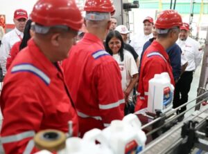Ministra Rodríguez verificó el proceso productivo de la planta de Pdvsa-VASSA