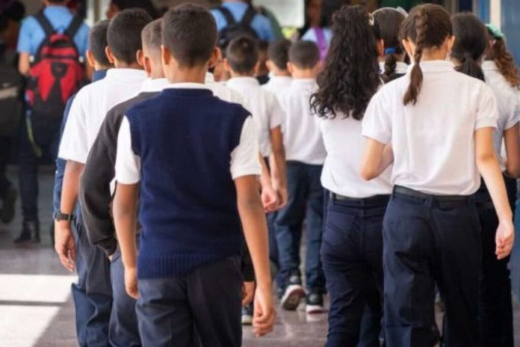 Ministro de Educación anuncia que las clases inician el 8 y 15 de septiembre