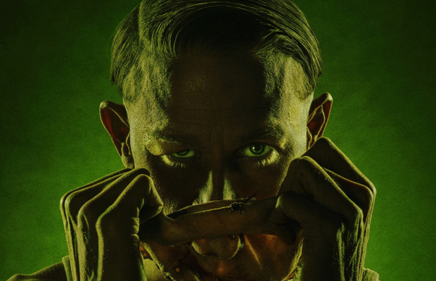 «Monstruo: La historia de Ed Gein» anunció fecha de estreno y reveló sus primeras imágenes