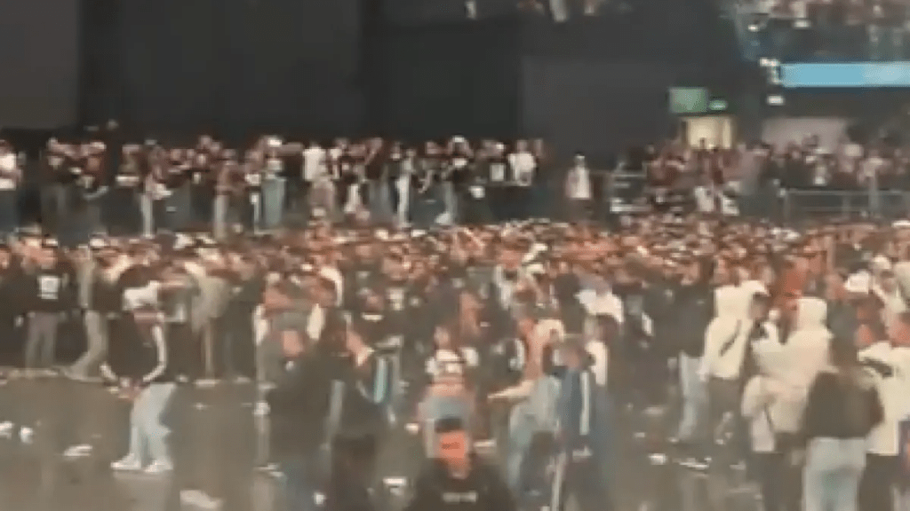 Movistar Arena se pronuncia sobre riñas en el concierto de Damas Gratis y líder de barra brava crítica la falta de controles en entradas al recinto