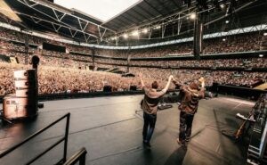 Muere hombre durante concierto de Oasis; banda externa condolencias