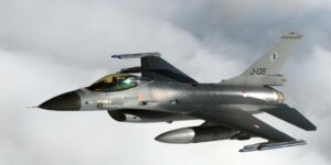 Muere un piloto al estrellarse su F-16 durante los ensayos de un espectáculo aéreo en Polonia