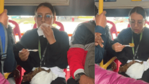 Mujer se viraliza en redes sociales por comer tamal en un bus de TransMilenio: ‘Qué falta de respeto’