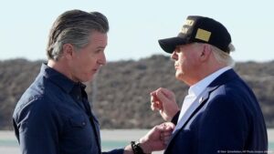 Newsom usa memes al estilo Trump y enfurece a republicanos – DW – 26/08/2025