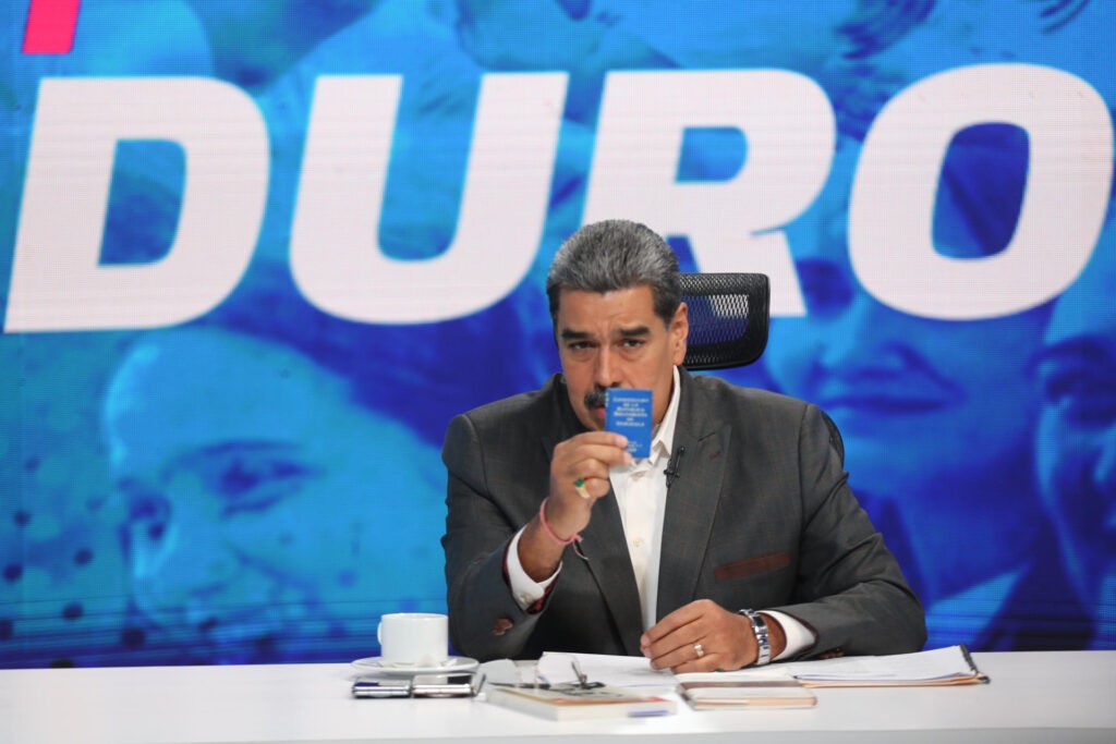 Nicolás Maduro juró que a Venezuela "no la toca nadie"