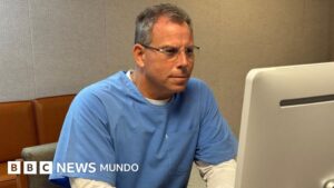 Niegan la libertad condicional a Erik Menéndez, condenado en California junto a su hermano por el asesinato de sus padres en 1989