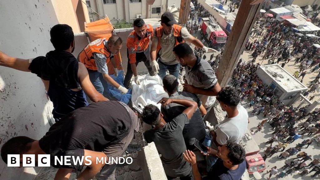 "No hay ningún lugar seguro": al menos 20 muertos, entre ellos 5 periodistas, en un doble ataque de Israel contra un hospital en Gaza