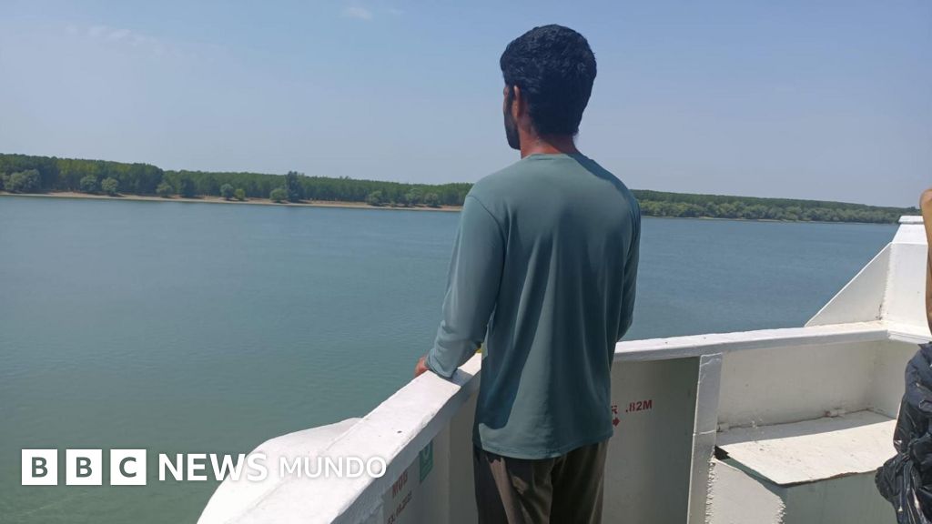 "Nos vimos forzados a romper y quemar la madera del barco para cocinar": por qué miles de marineros son abandonados cada año en sus buques