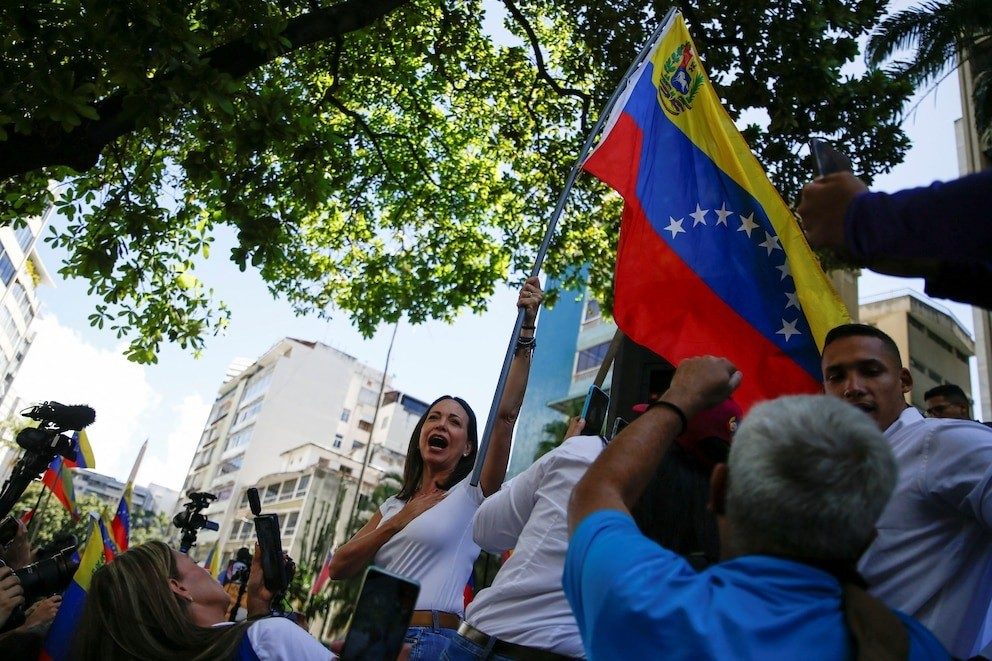 "O caen con Maduro o se apartan"