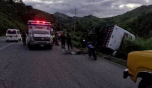 Ocho lesionados en accidente de transporte público en Libertador