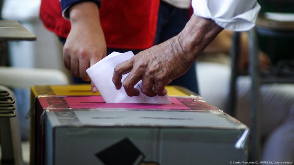 Oenegés tildan de golpe a democracia reforma en El Salvador – DW – 02/08/2025
