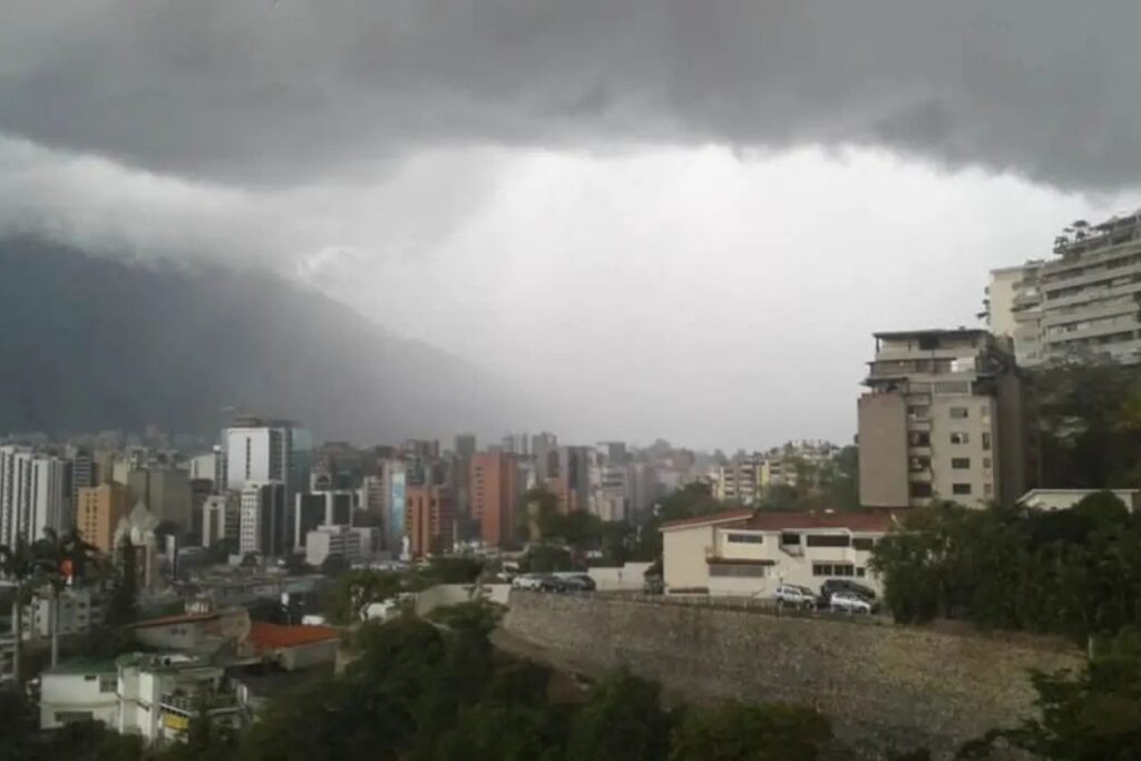 Onda Tropical N° 26 amenaza con lluvias intensas en Venezuela