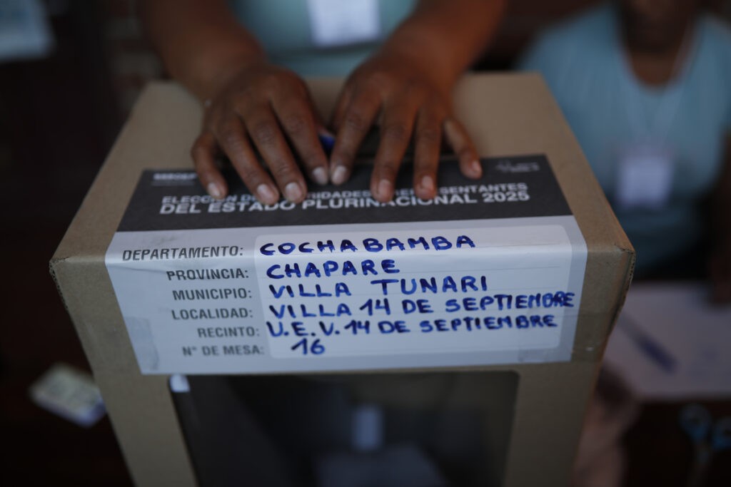 Opositores celebran los resultados de las elecciones en Bolivia