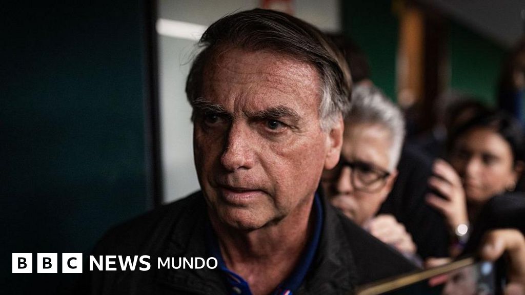 Ordenan prisión domiciliaria para Bolsonaro en Brasil en medio de la disputa con EE.UU. por el caso del expresidente