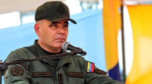 Padrino López evalúa «amenazas a la patria» con oficiales superiores de la FANB