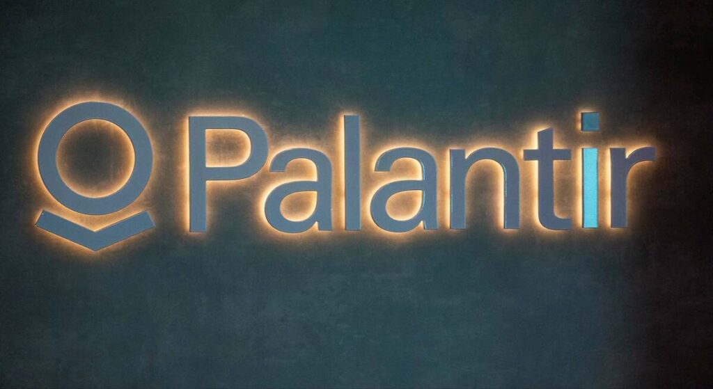 Palantir bate la marca de los 1.000 millones de ingresos y entra en la élite de Wall Street