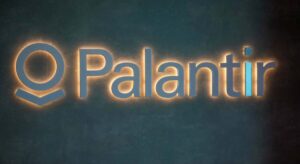 Palantir bate la marca de los 1.000 millones de ingresos y entra en la élite de Wall Street