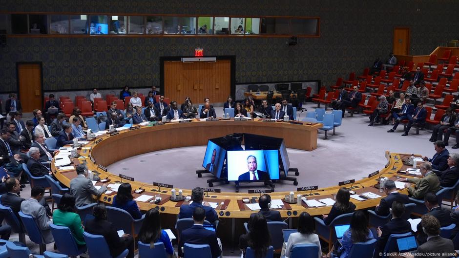 Palestina pide al Consejo de Seguridad "frenar el genocidio" – DW – 10/08/2025