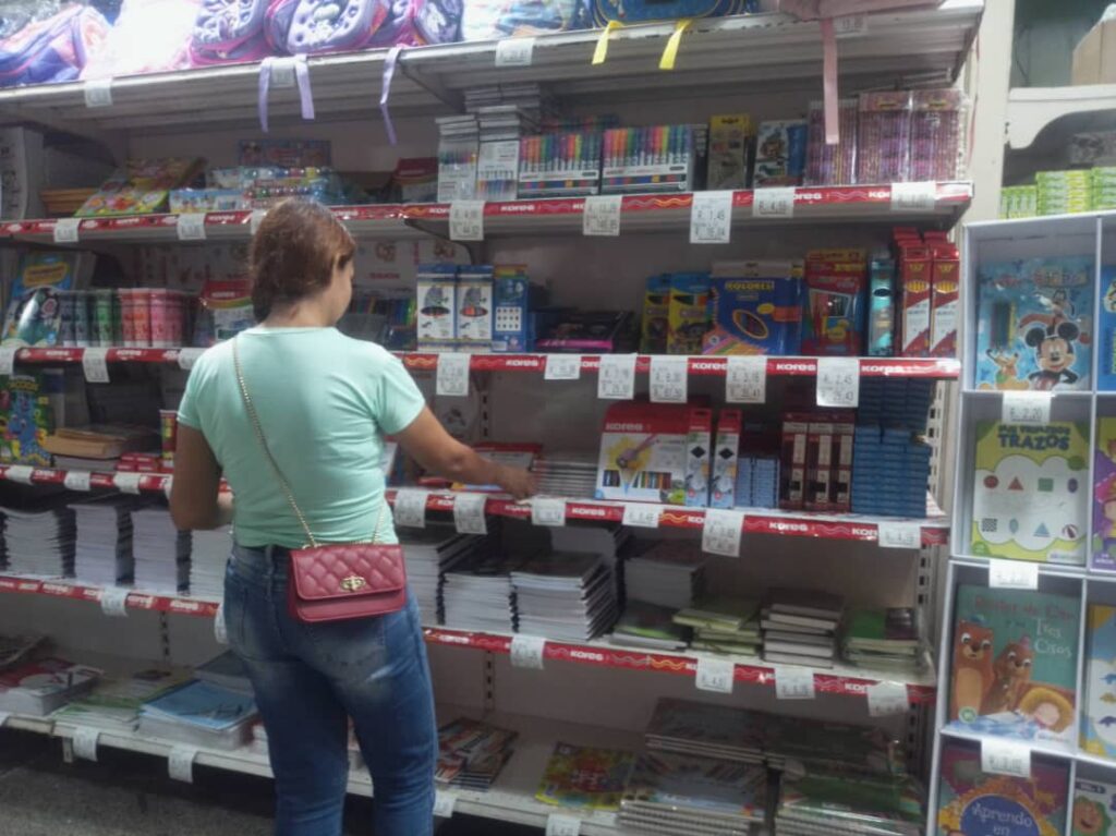 Peregrinan en busca de útiles baratos