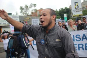 Periodista Carlos Julio Rojas es sometido a “aislamiento intermitente” en El Helicoide