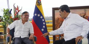 Petro abraza a Maduro un año después