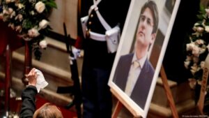 Petro ausente en exequias del asesinado senador Uribe Turbay – DW – 14/08/2025