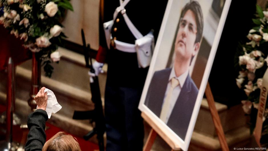 Petro ausente en exequias del asesinado senador Uribe Turbay – DW – 14/08/2025