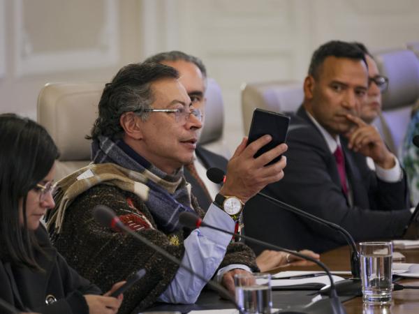 Petro habló del hueco fiscal, la seguridad, el caso de Álvaro Uribe y otros temas | Gobierno | Economía