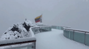Pico Espejo de Mérida cubierto de nieve este domingo 17 de agosto