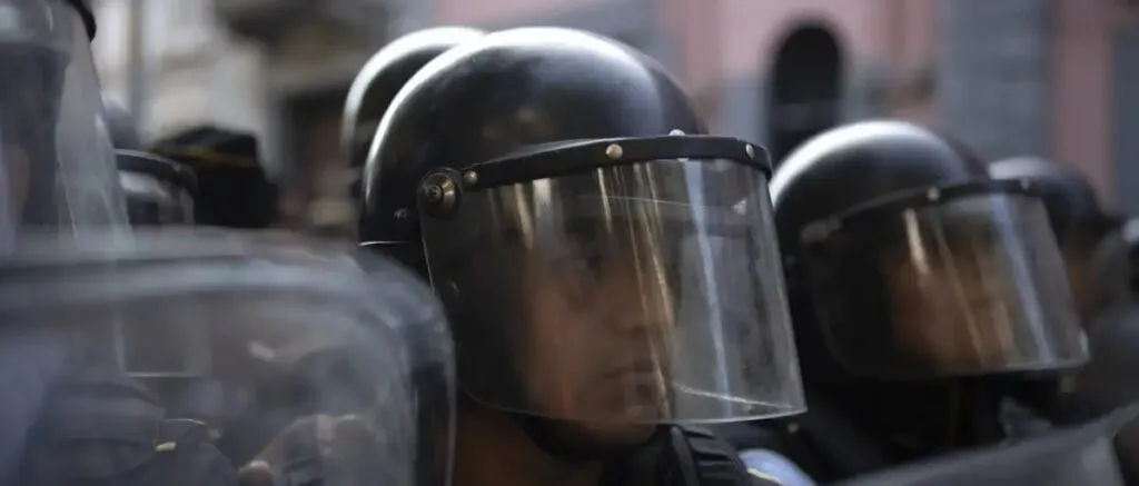 Policía de Guatemala logró controlar varios motines carcelarios que azotaban al país desde el jueves - AlbertoNews