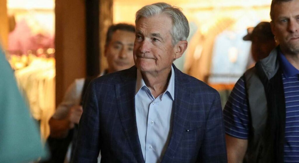 Powell abre la puerta a bajar tipos ante el enfriamiento laboral y deja el impacto de los aranceles sobre la inflación en segundo plano