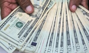 Precio del dólar del 11 de agosto vuela a más de 131 bolívares