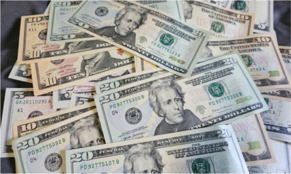 Precio del dólar del 13 de agosto pasó de largo los 133 bolívares