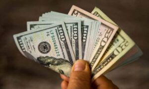 Precio del dólar del 25 de agosto se incrementa Bs. +1,2243
