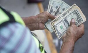 Precio del dólar del 4 de agosto se acerca a los 127 bolívares