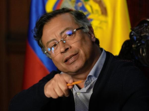 Presidente Gustavo Petro crítica proyecto que busca enseñar inglés como segunda lengua | Gobierno | Economía