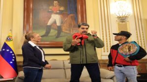 Presidente Maduro recibe en Miraflores al campeón Carlos Cañizales