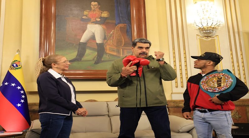 Presidente Maduro recibe en Miraflores al campeón Carlos Cañizales