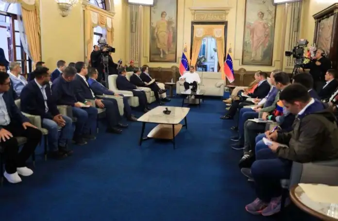Presidente Maduro sostuvo reunión con alcaldes opositores en Miraflores