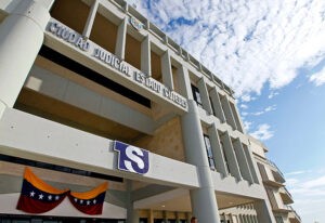 Privado de libertad por trato cruel contra su hijastro