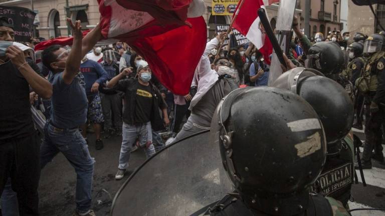 Protesta por encarcelamiento de expresidente Vizcarra llega a casa de presidenta de Perú - AlbertoNews