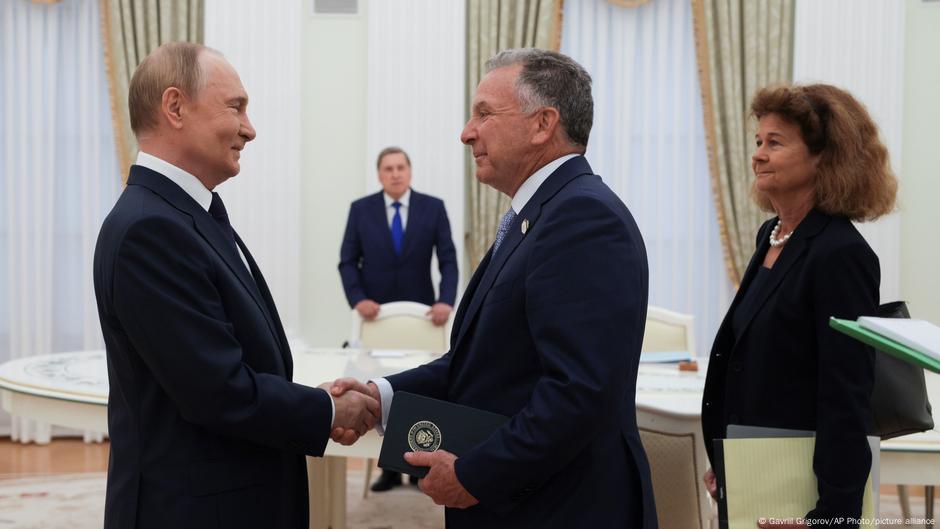 Putin recibe al emisario de Trump antes de vencer ultimátum – DW – 06/08/2025
