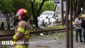 Qué se sabe del ataque contra una base militar y el derribo de un helicóptero de la policía que dejan al menos 18 muertos en Colombia