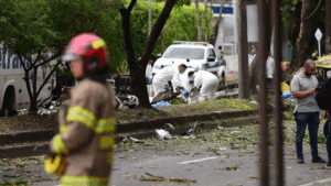 Qué se sabe del ataque contra una base militar y el derribo de un helicóptero de la policía que dejan al menos 19 muertos y decenas de heridos en Colombia
